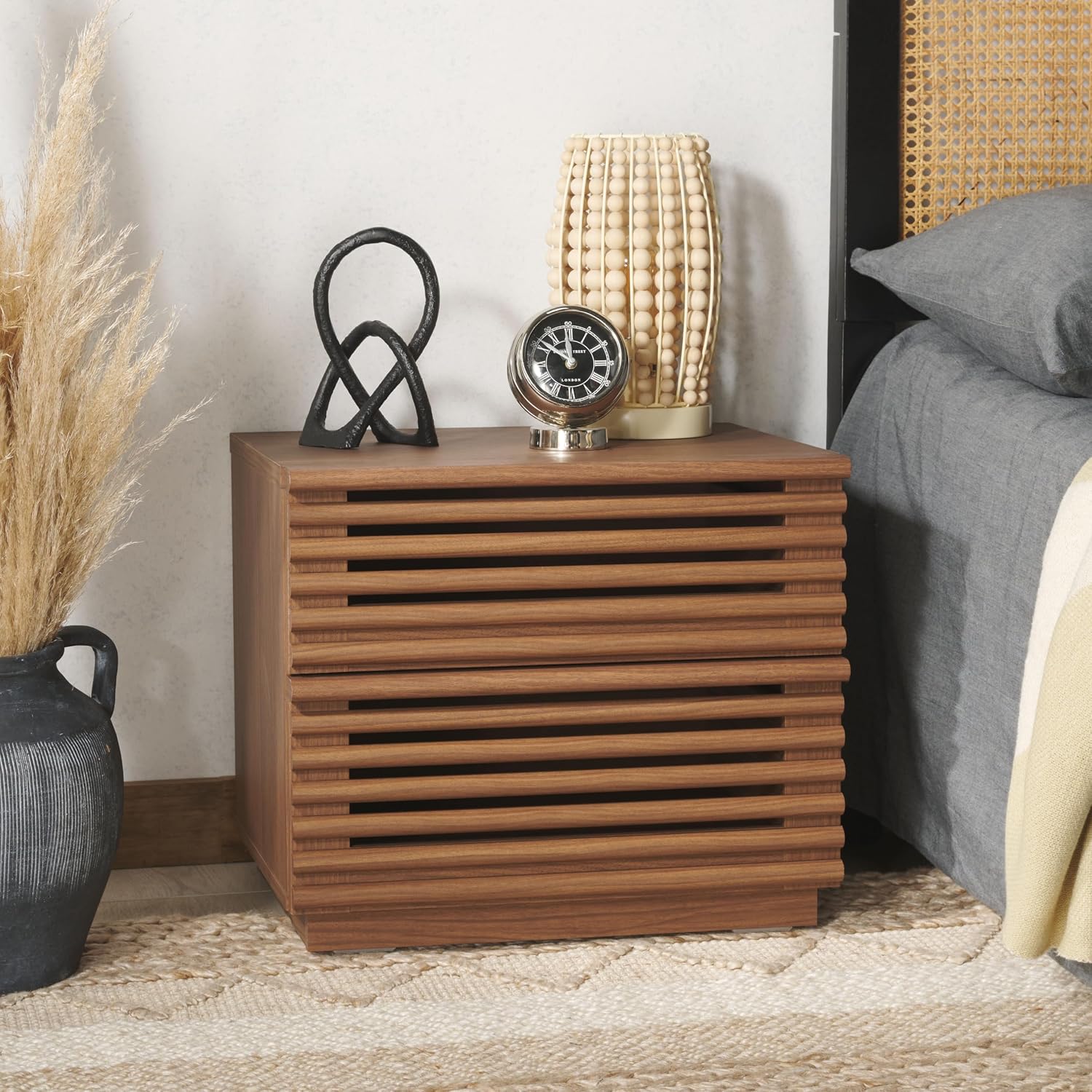 Mesa de cabeceira Averi, em ma - Solid Wood Nightstand 2 Drawers avaliação e preço